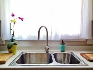 clean kitchen sink